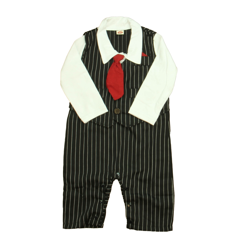 Unknown Brand Boys Black | White | Red Long Sleeve Outfit size: 12 Months